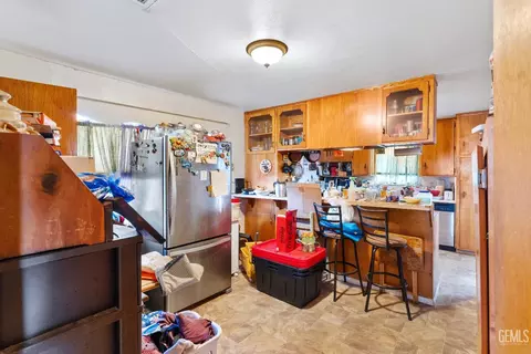 Kitchen - 500 Jackson St, Taft, CA 93268 photo 4 of 4