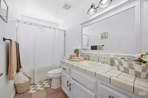 Bath - 403 Alpine St, Taft, CA 93268 photo 3 of 3