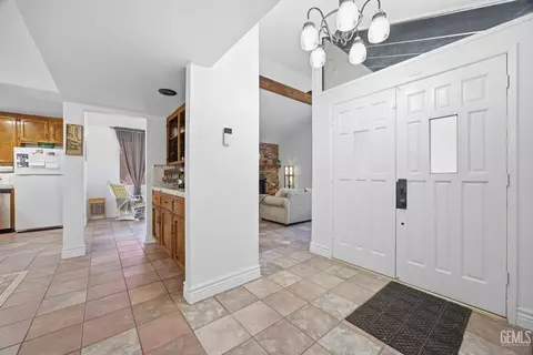 Entry Way - 403 Alpine St, Taft, CA 93268 photo 2 of 10