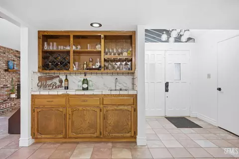 Entry Way - 403 Alpine St, Taft, CA 93268 photo 7 of 10