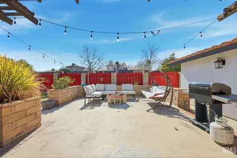 Exterior - 403 Alpine St, Taft, CA 93268 photo 5 of 10