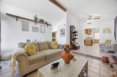 Living - 403 Alpine St, Taft, CA 93268 photo 4 of 4