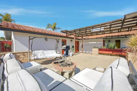 Exterior - 403 Alpine St, Taft, CA 93268 photo 6 of 10