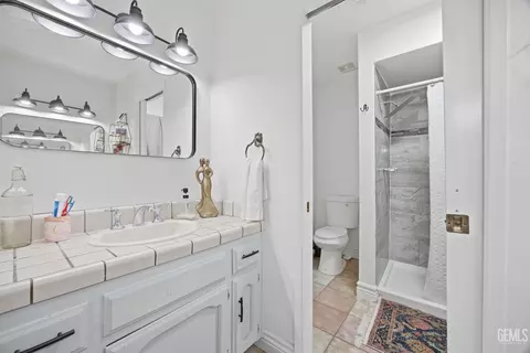 Bath - 403 Alpine St, Taft, CA 93268 photo 2 of 3