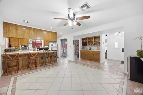 Entry Way - 403 Alpine St, Taft, CA 93268 photo 8 of 10