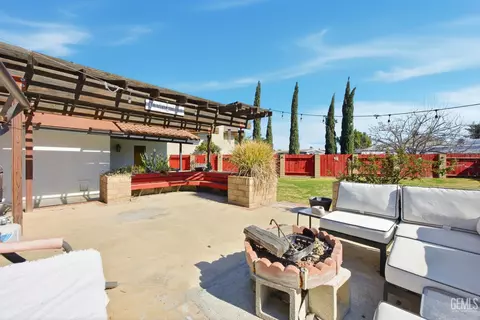 Exterior - 403 Alpine St, Taft, CA 93268 photo 7 of 10