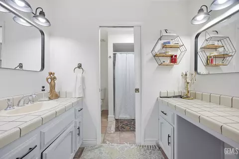 Bath - 403 Alpine St, Taft, CA 93268 photo 1 of 3