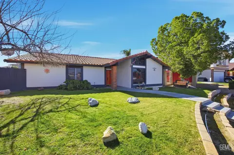 Exterior - 403 Alpine St, Taft, CA 93268 photo 3 of 10
