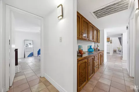 Entry Way - 403 Alpine St, Taft, CA 93268 photo 9 of 10