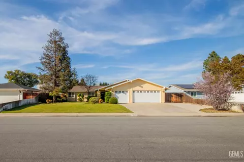 13904 Veracruz Dr, Bakersfield, CA 93314