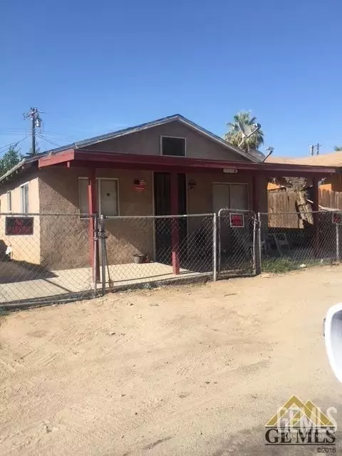 8900 Hope Ln, Lamont, CA 93241