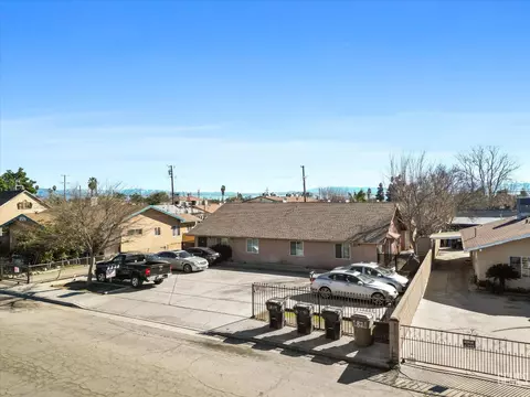 1819 Pacific St, Bakersfield, CA 93305