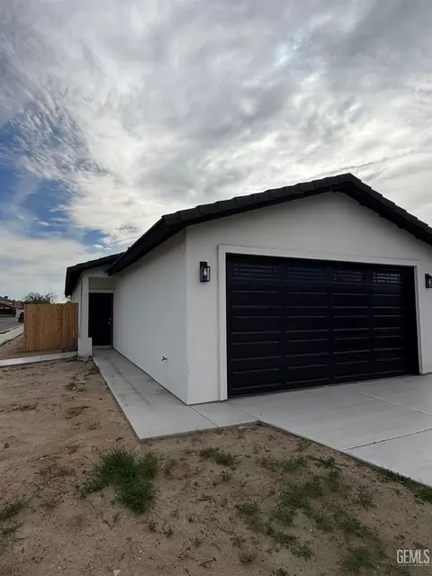 187 E Orange, Shafter, CA 93263