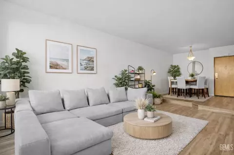 19009 Sherman Way #2, Reseda, CA 91335