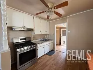 135 E Orange Ave, Shafter, CA 93263 photo 5