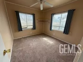 135 E Orange Ave, Shafter, CA 93263 photo 7