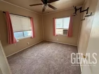 135 E Orange Ave, Shafter, CA 93263 photo 8