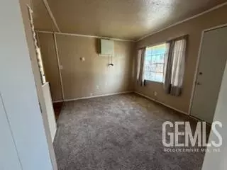 135 E Orange Ave, Shafter, CA 93263 photo 4