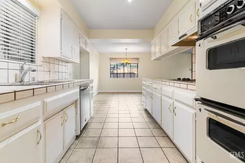 Kitchen - 3012 Pendleton Ct, Bakersfield, CA 93309 photo 2 of 3