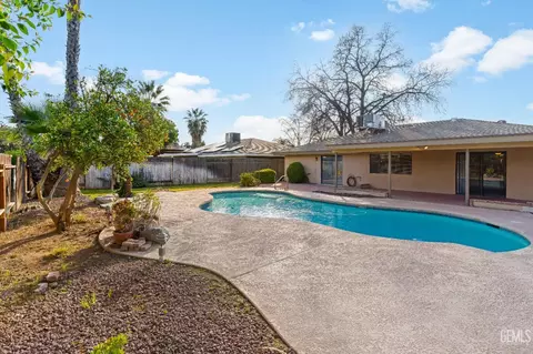 Exterior - 3012 Pendleton Ct, Bakersfield, CA 93309 photo 5 of 5
