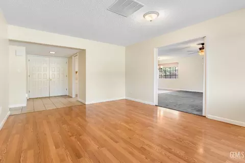 Living - 3012 Pendleton Ct, Bakersfield, CA 93309 photo 5 of 6