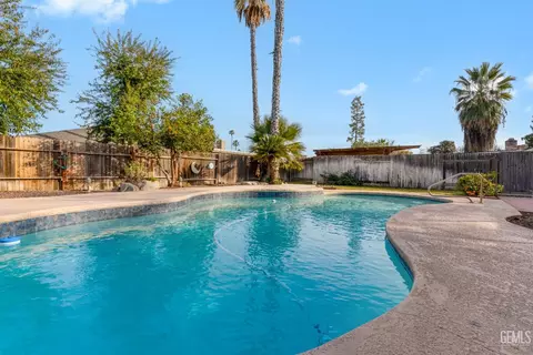 Exterior - 3012 Pendleton Ct, Bakersfield, CA 93309 photo 2 of 5