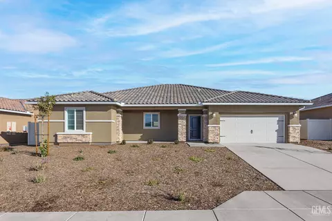 8207 Morningstar Ave, Bakersfield, CA 93306