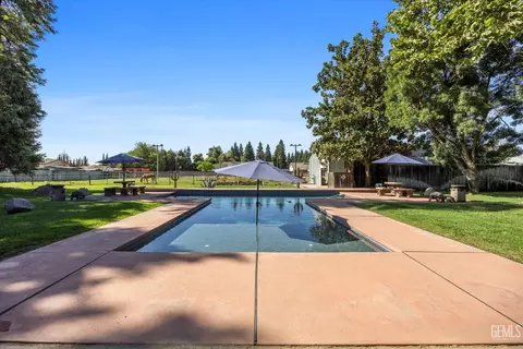 Exterior - 16451 Barton Ln, Bakersfield, CA 93314 photo 9 of 18