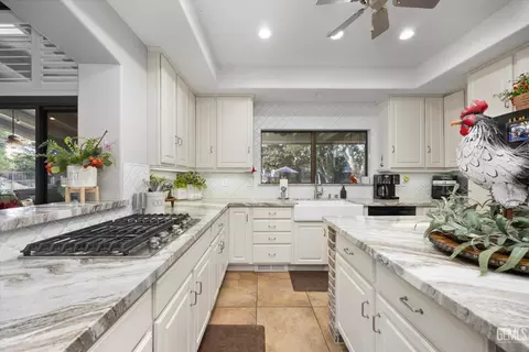 Kitchen - 16451 Barton Ln, Bakersfield, CA 93314 photo 2 of 5