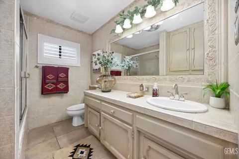 Bath - 16451 Barton Ln, Bakersfield, CA 93314 photo 3 of 5