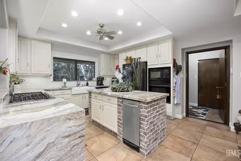 Kitchen - 16451 Barton Ln, Bakersfield, CA 93314 photo 1 of 5