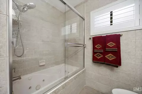 Bath - 16451 Barton Ln, Bakersfield, CA 93314 photo 4 of 5