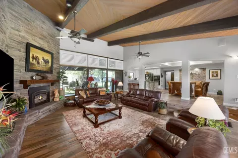 Living - 16451 Barton Ln, Bakersfield, CA 93314 photo 2 of 5