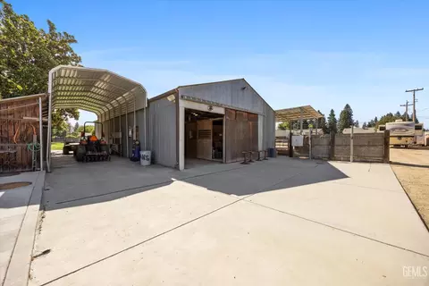 Exterior - 16451 Barton Ln, Bakersfield, CA 93314 photo 17 of 18