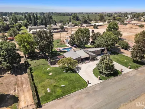 View/Area - 16451 Barton Ln, Bakersfield, CA 93314 photo 3 of 6