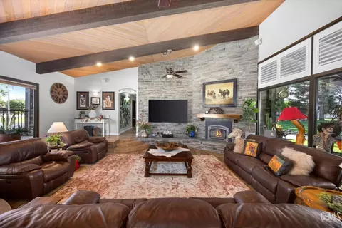 Living - 16451 Barton Ln, Bakersfield, CA 93314 photo 3 of 5