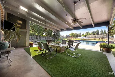 Exterior - 16451 Barton Ln, Bakersfield, CA 93314 photo 7 of 18
