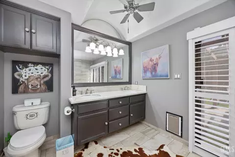 Bath - 16451 Barton Ln, Bakersfield, CA 93314 photo 2 of 5