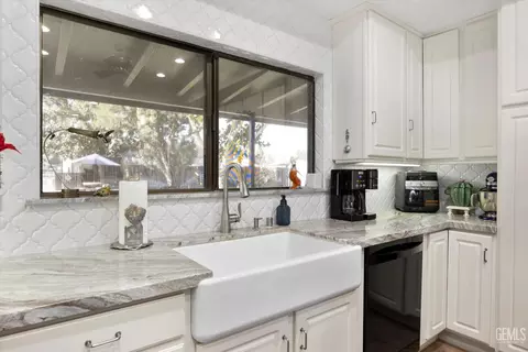 Kitchen - 16451 Barton Ln, Bakersfield, CA 93314 photo 3 of 5