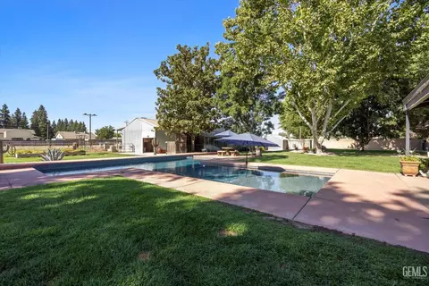 Exterior - 16451 Barton Ln, Bakersfield, CA 93314 photo 12 of 18