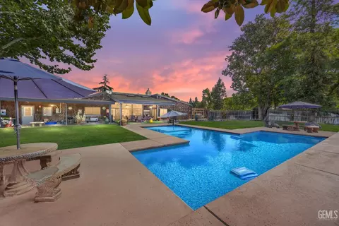 Exterior - 16451 Barton Ln, Bakersfield, CA 93314 photo 2 of 18