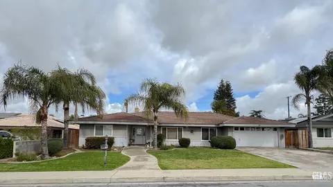 3612 Christmas Tree Ln, Bakersfield, CA 93306