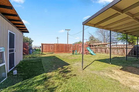 Exterior - 25473 Barbara St, Arvin, CA 93203 photo 4 of 7