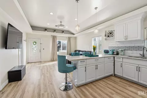 Kitchen - 25473 Barbara St, Arvin, CA 93203 photo 3 of 3