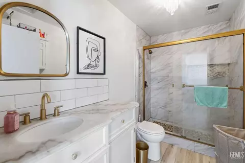 Bath - 25473 Barbara St, Arvin, CA 93203 photo 2 of 3