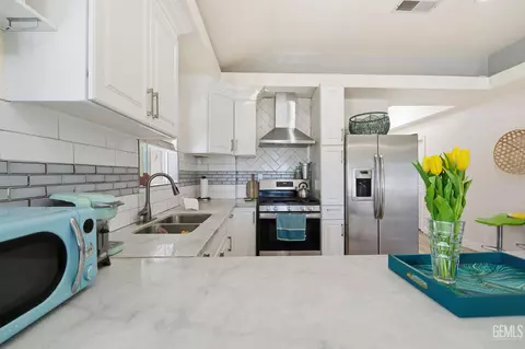 Kitchen - 25473 Barbara St, Arvin, CA 93203 photo 1 of 3