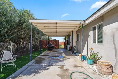 Exterior - 25473 Barbara St, Arvin, CA 93203 photo 3 of 7