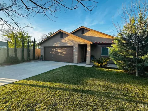 21114 Universal St, Lost Hills, CA 93249