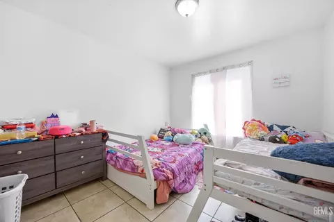 Bedroom - 106 E Warren Ave, Bakersfield, CA 93308 photo 2 of 4