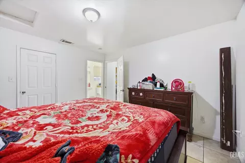 Bedroom - 106 E Warren Ave, Bakersfield, CA 93308 photo 3 of 4